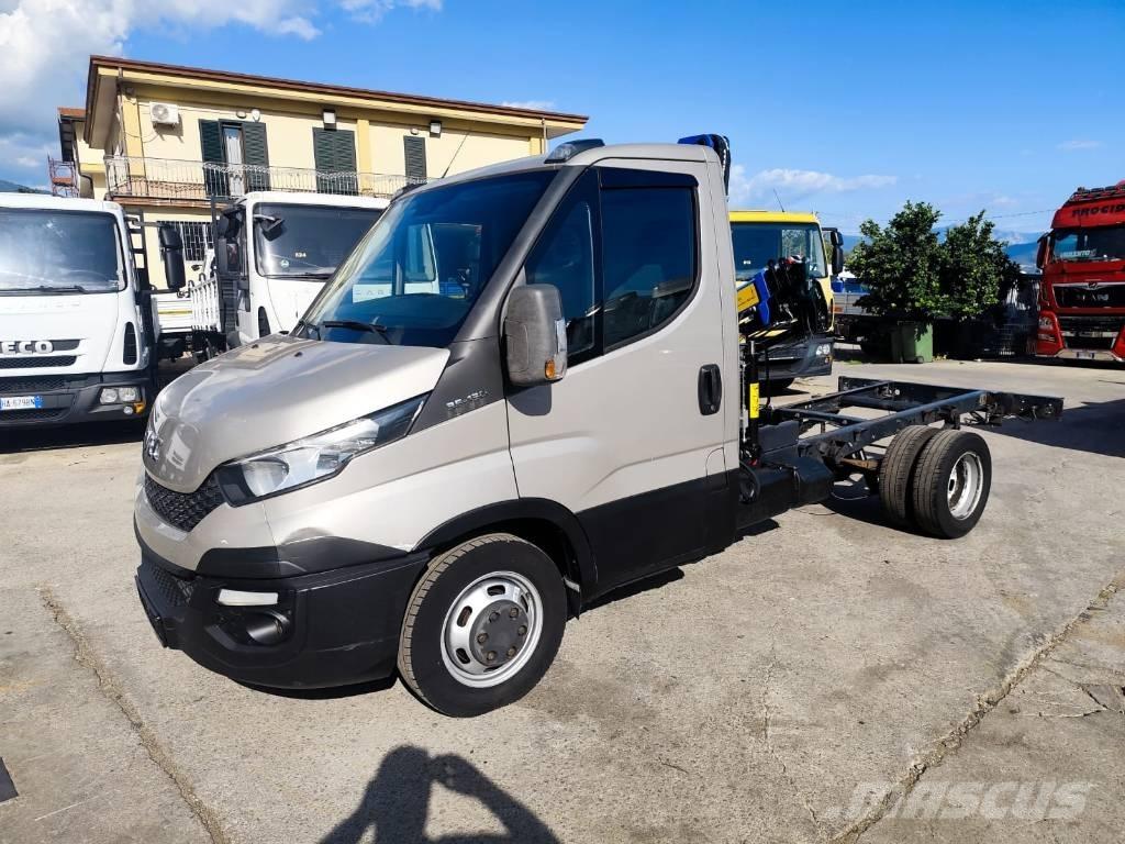 Iveco Daily 35-130 Truck mounted cranes