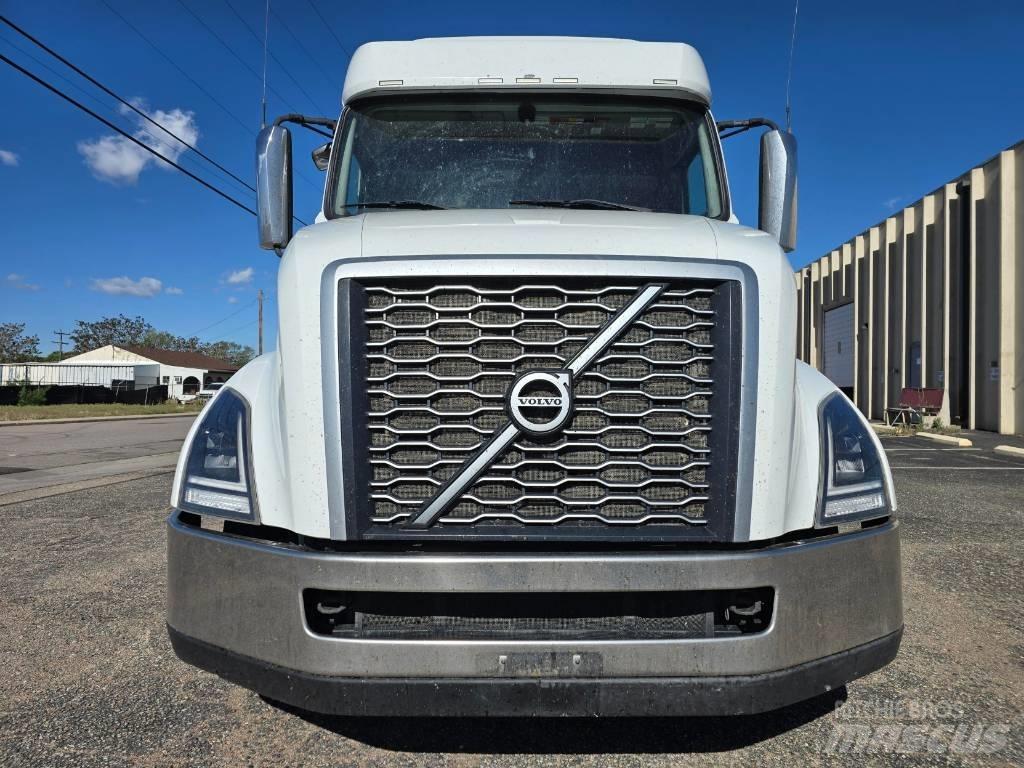 Volvo VNL 740 Prime Movers