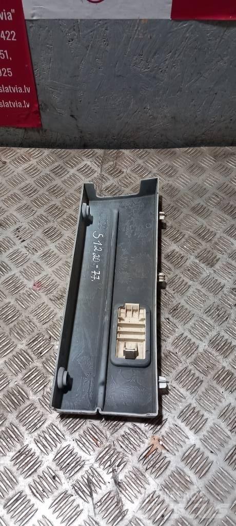 Scania G 400   1779118 Cabins and interior