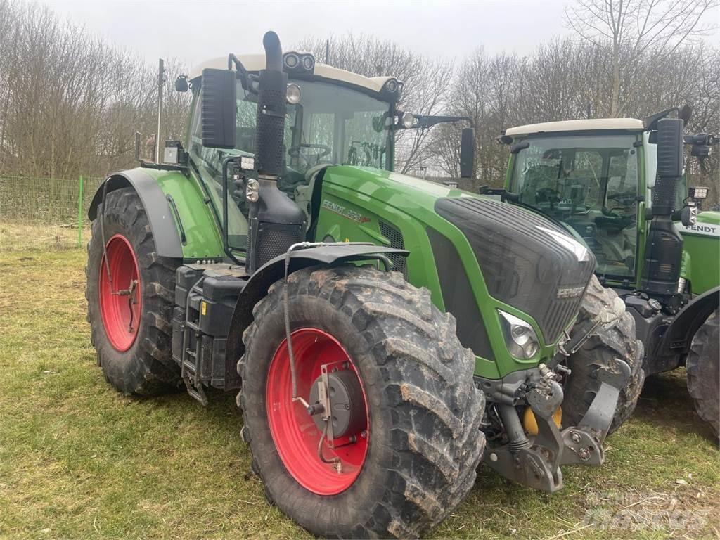 Fendt 933 Vario Tractors