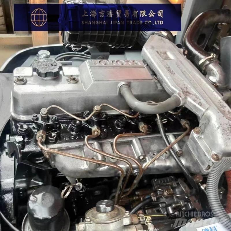 Toyota 6 F Diesel trucks