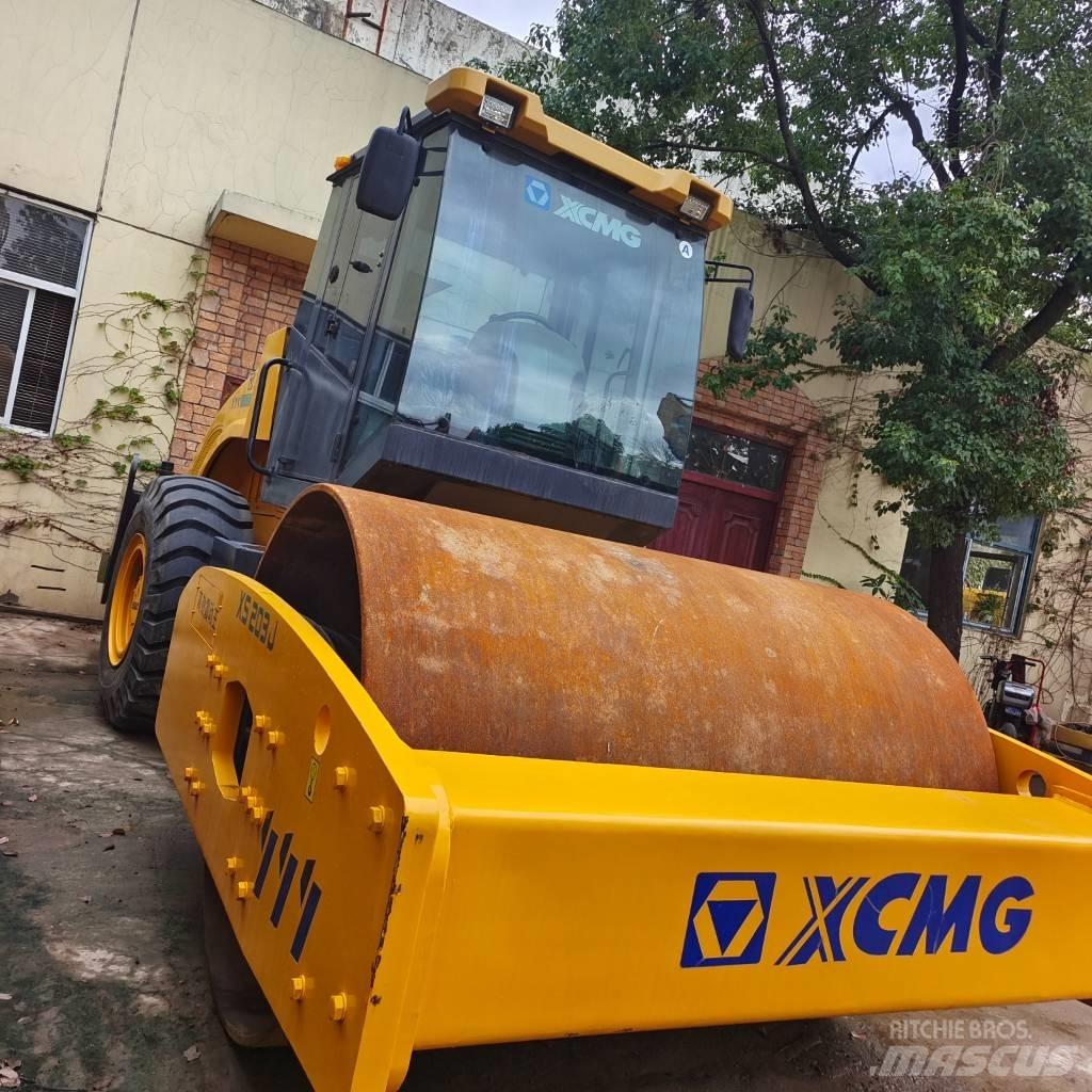 XCMG XS223J Single drum rollers