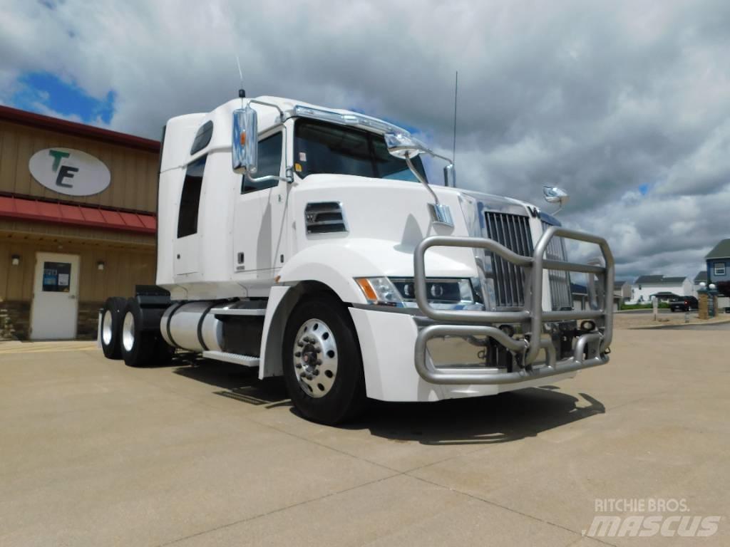 Western Star 5700 XE Prime Movers