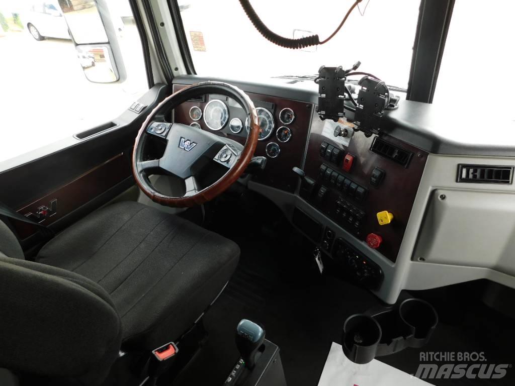 Western Star 5700 XE Prime Movers