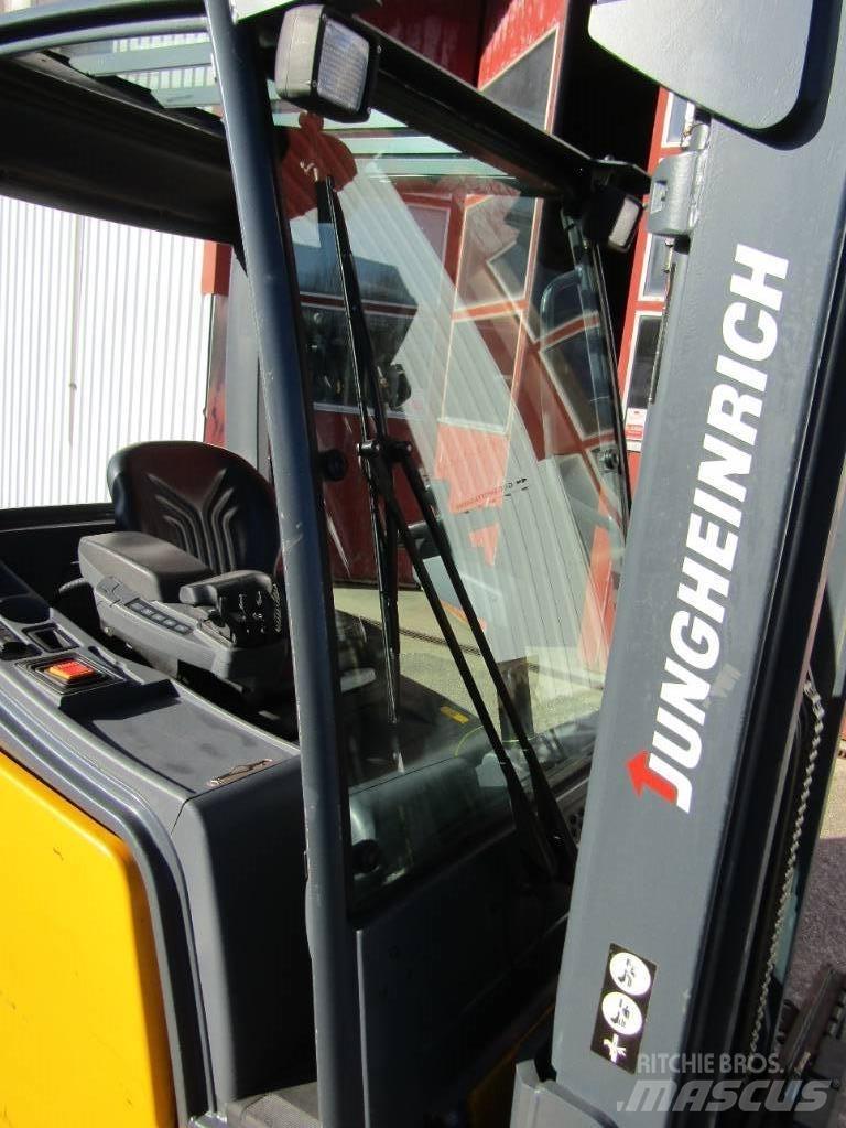 Jungheinrich EFG 320 Electric forklift trucks