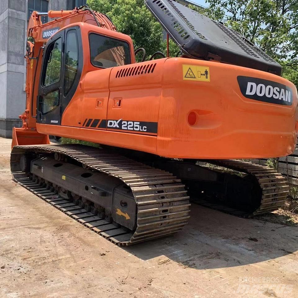 Doosan dx225 Crawler excavators