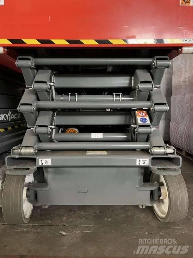 SkyJack SJ4732 Scissor lifts