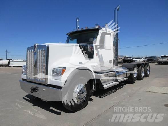Kenworth W990 Prime Movers
