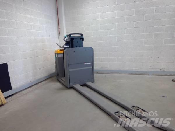 Jungheinrich ECE 225 Low lift order picker