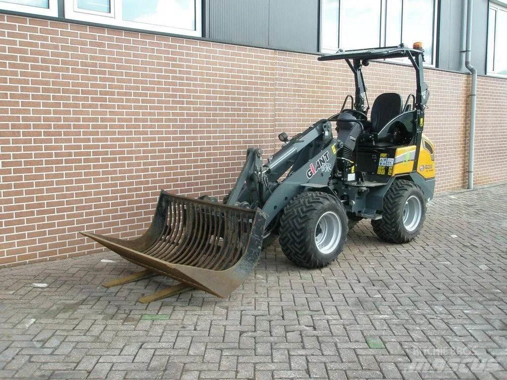 GiANT G2200E Mini loaders