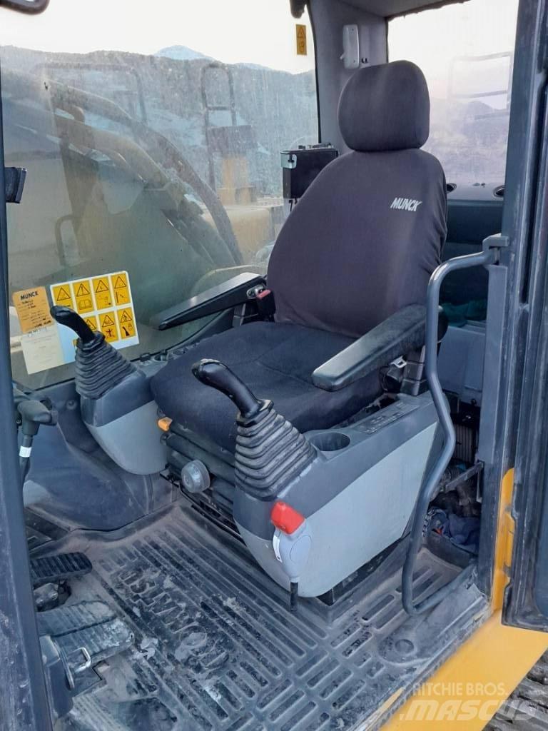 Komatsu PC390LC-8 Crawler excavators