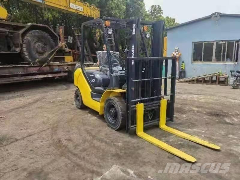 Komatsu 3 Ton Diesel trucks
