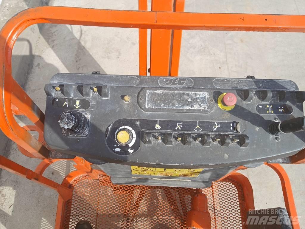 JLG E 300 AJ Articulated boom lifts