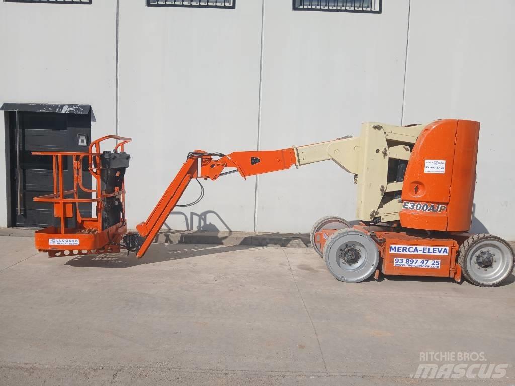 JLG E 300 AJ Articulated boom lifts