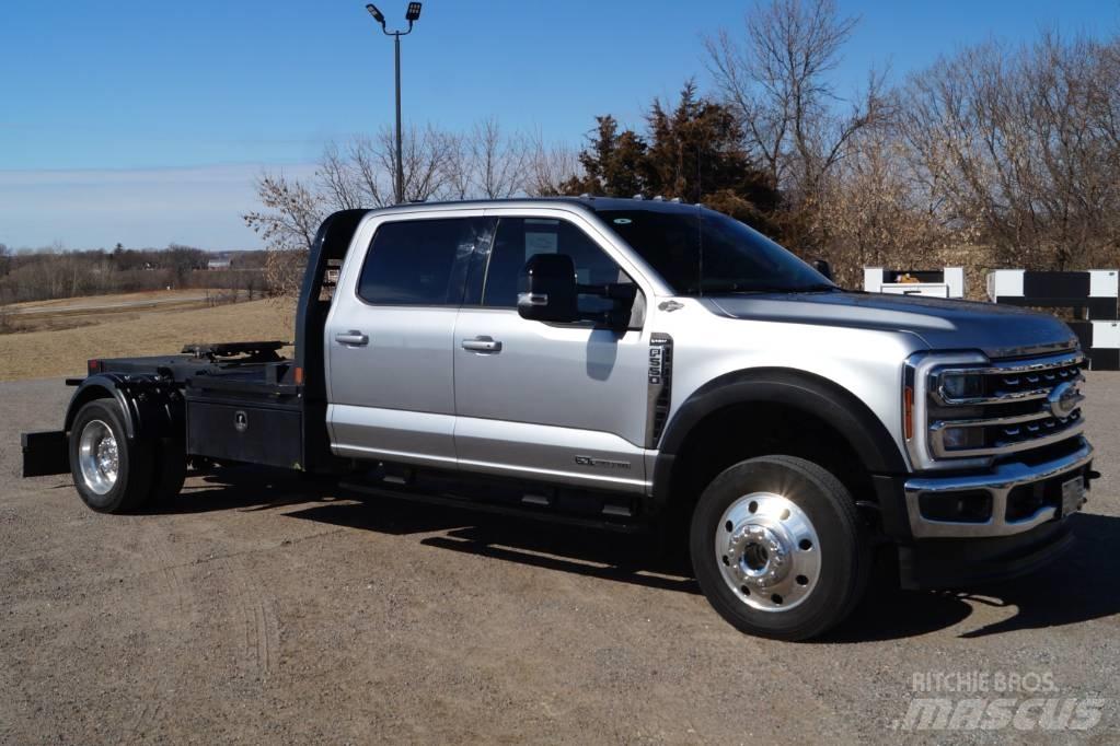 Ford F 550 SD Lariat Chassis Cab trucks