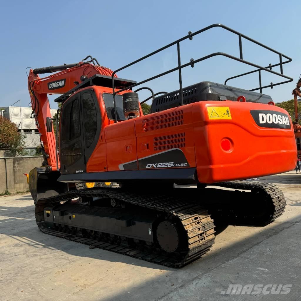 Doosan DX 225 LC Crawler excavators