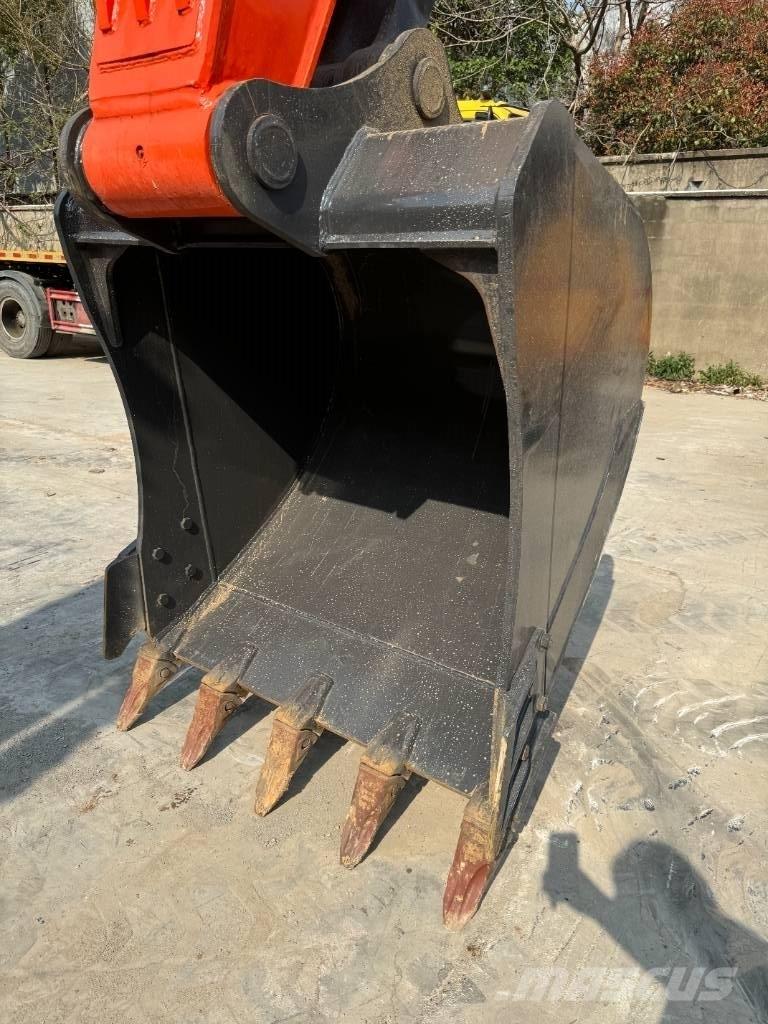 Doosan DX 225 LC Crawler excavators