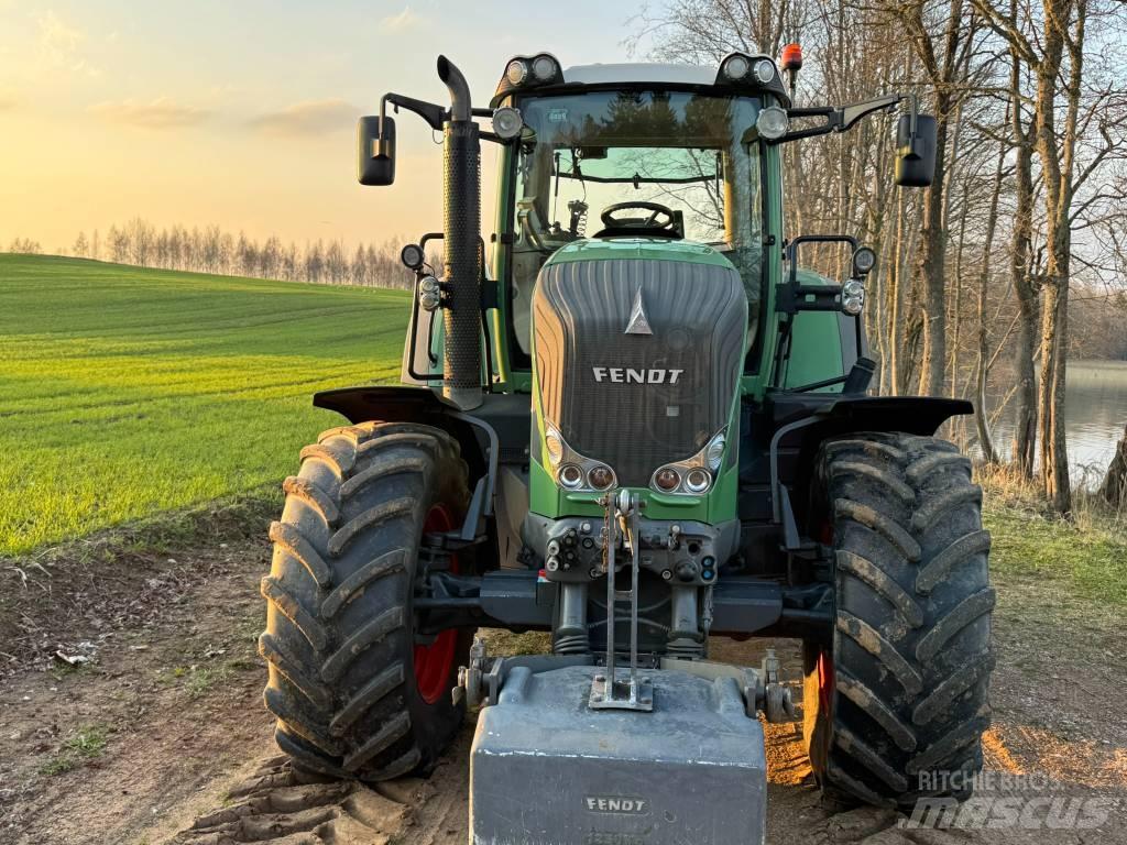 Fendt 822 Vario Tractors