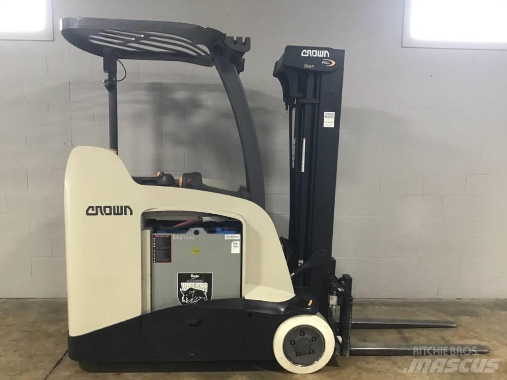 Crown RC5555-40 Self propelled stackers