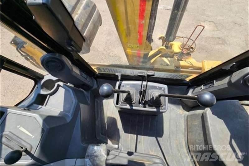 CAT 426F2 TLB Backhoe