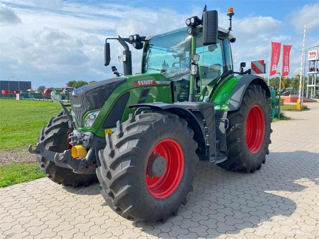 Fendt 724 PROFI+ Tractors