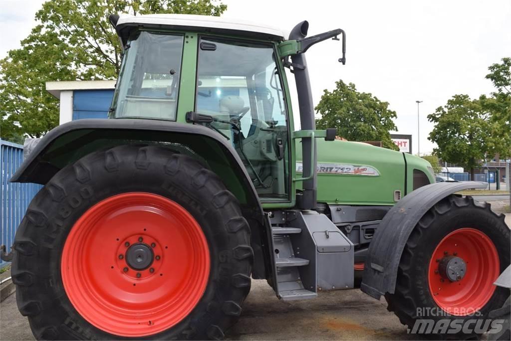 Fendt 712 Vario Tractors