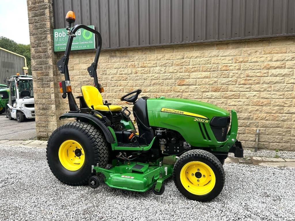 John Deere 2032R Compact tractors