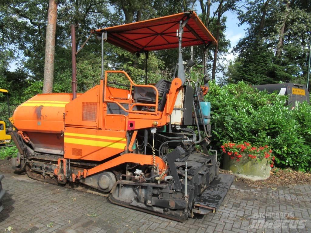 Demag DF 65 C  DF 115 Asphalt pavers