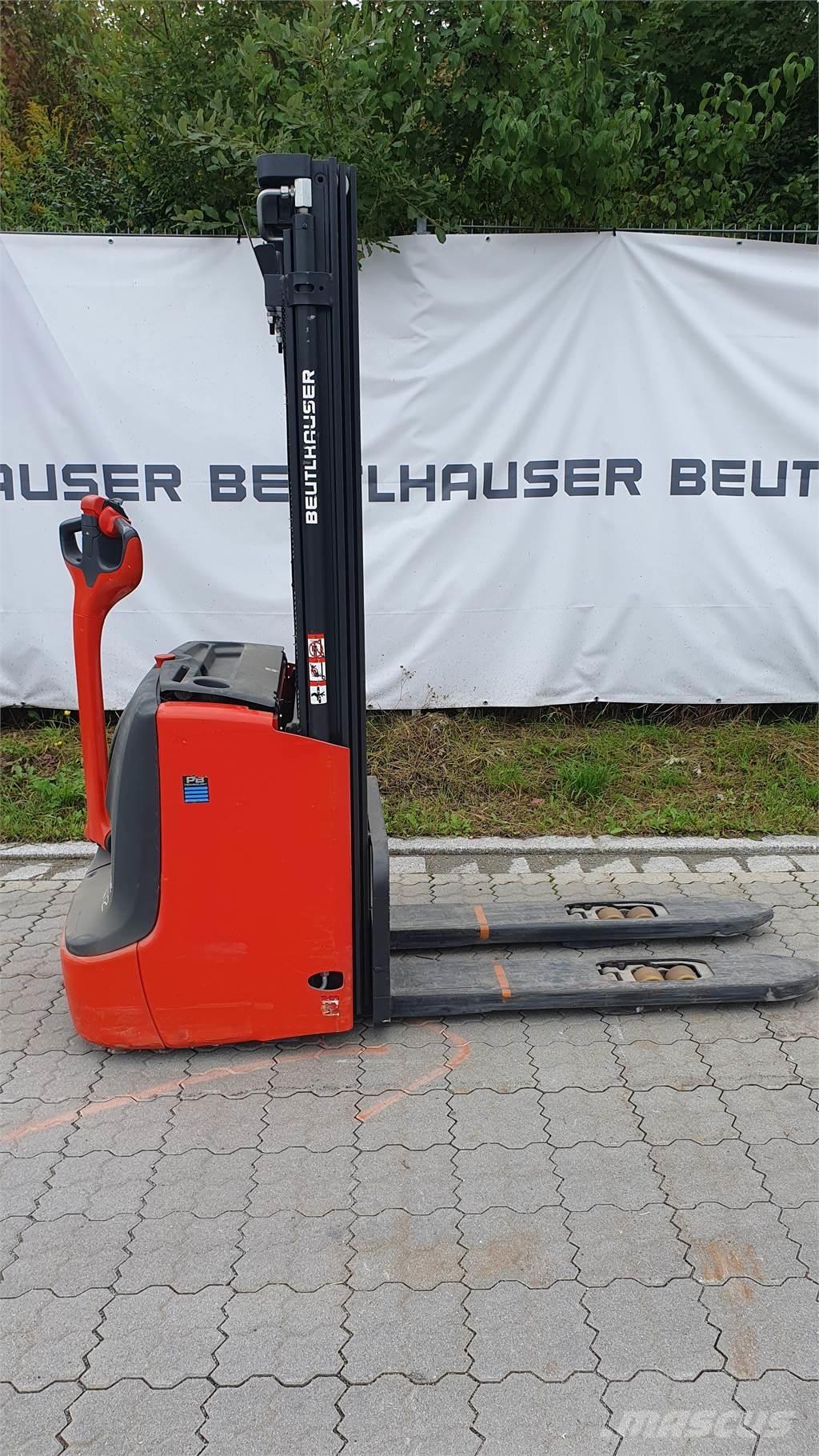 Linde L12i Pedestrian stacker