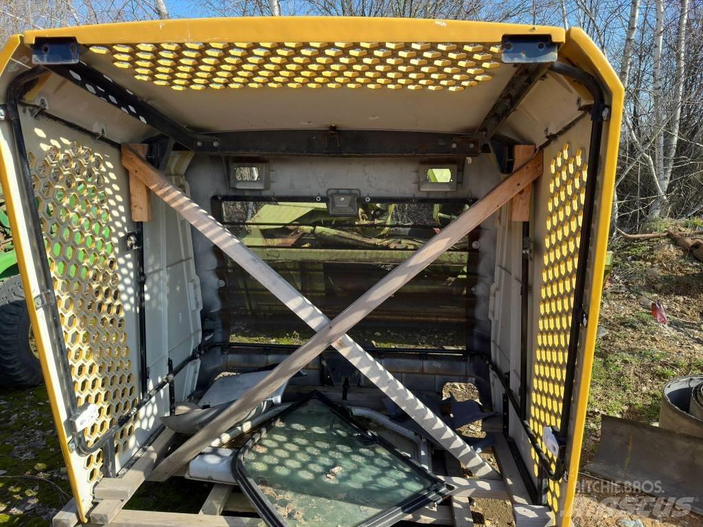 CAT 966 BONNET Chassis and suspension