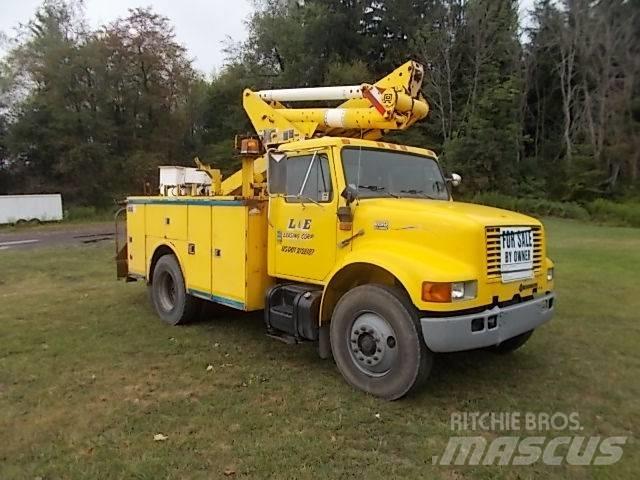International 4900 Truck mounted cranes