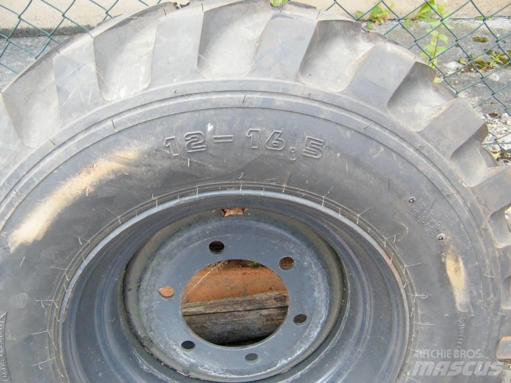 Kumho 12-16,5 Tyres, wheels and rims