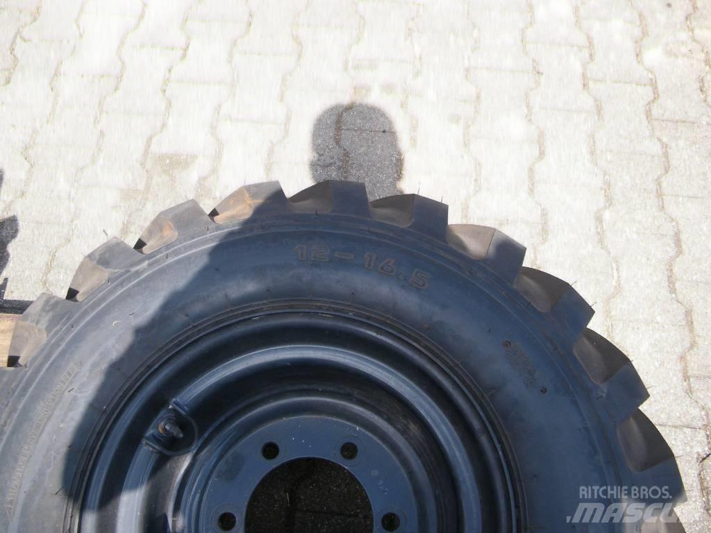 Kumho 12-16,5 Tyres, wheels and rims
