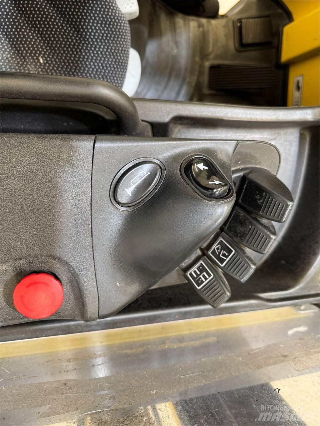 Hyster R1 6 Reach truck