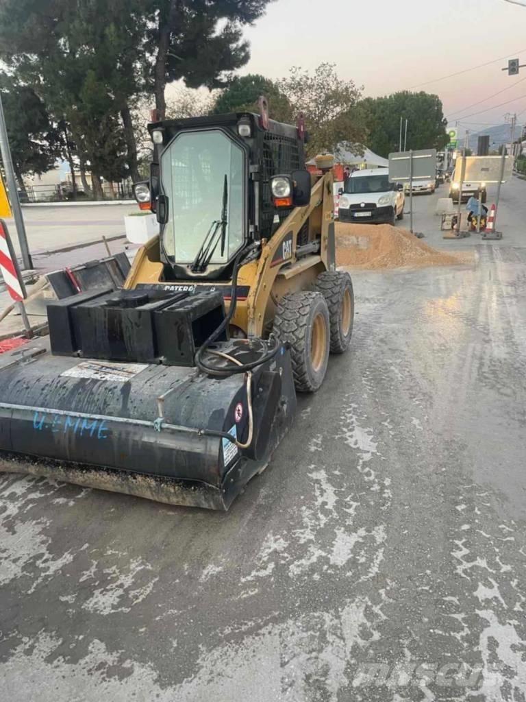CAT 216 Skid steer loaders