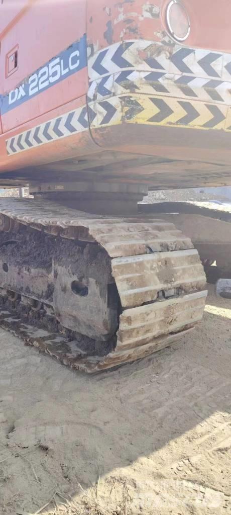 Doosan DX 225LC Crawler excavators