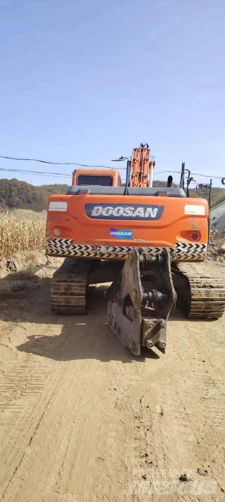 Doosan DX 225LC Crawler excavators