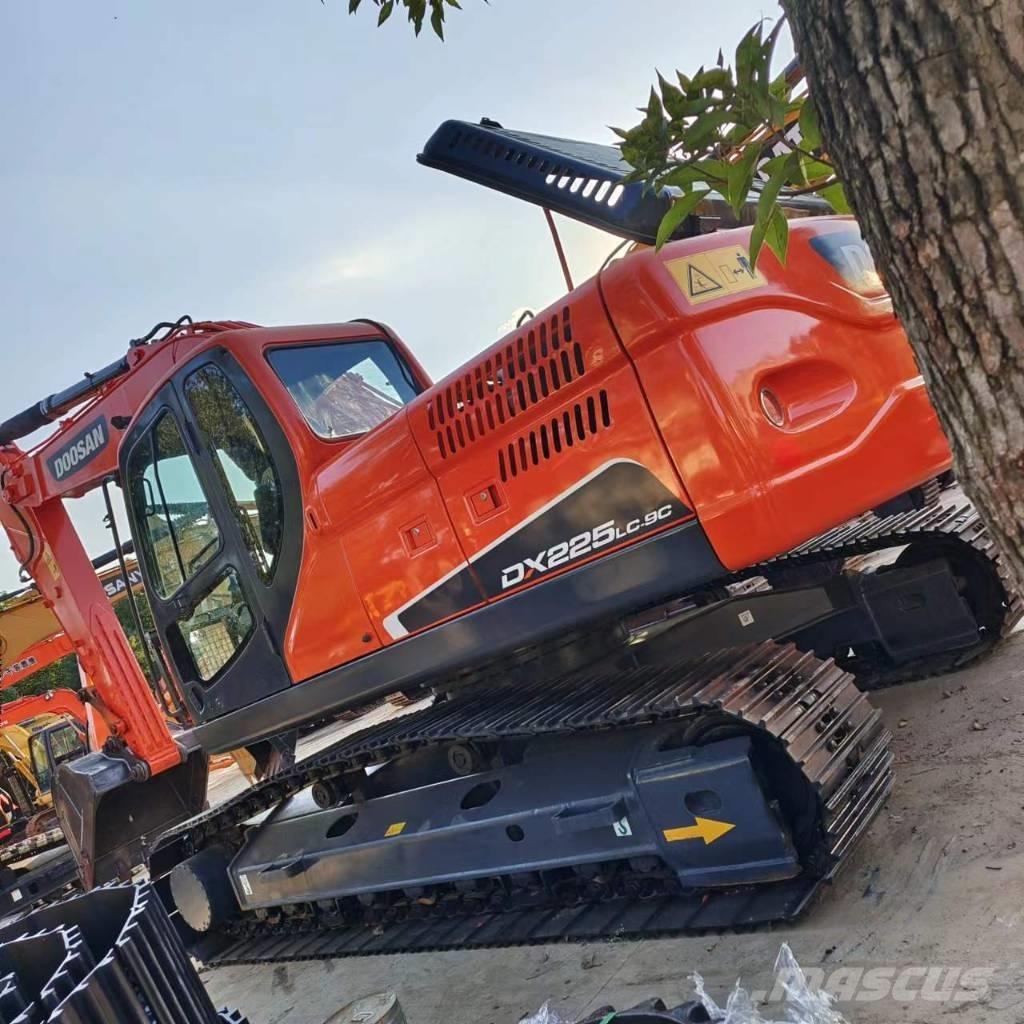 Doosan DX 225 LC Crawler excavators