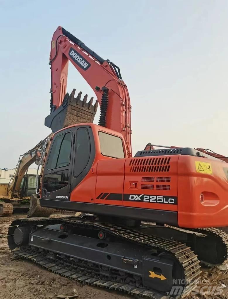 Doosan DX225 Crawler excavators