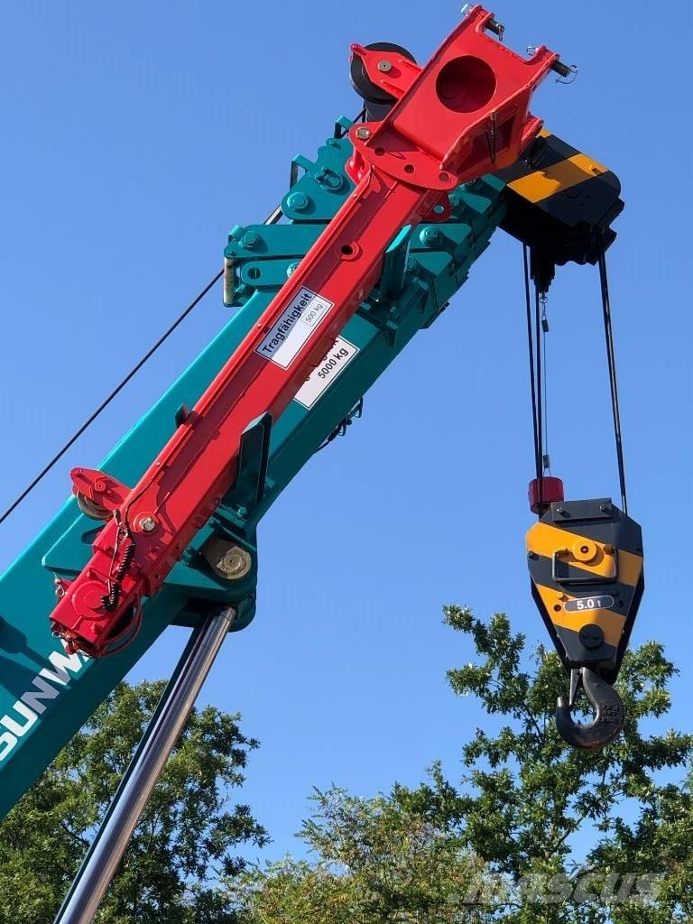 Sunward SWTC5D Track mounted cranes