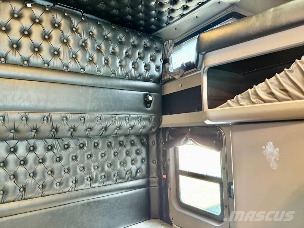 Kenworth W 900 Prime Movers