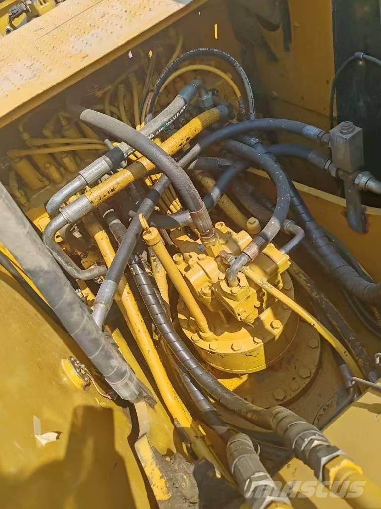 CAT 323D Crawler excavators