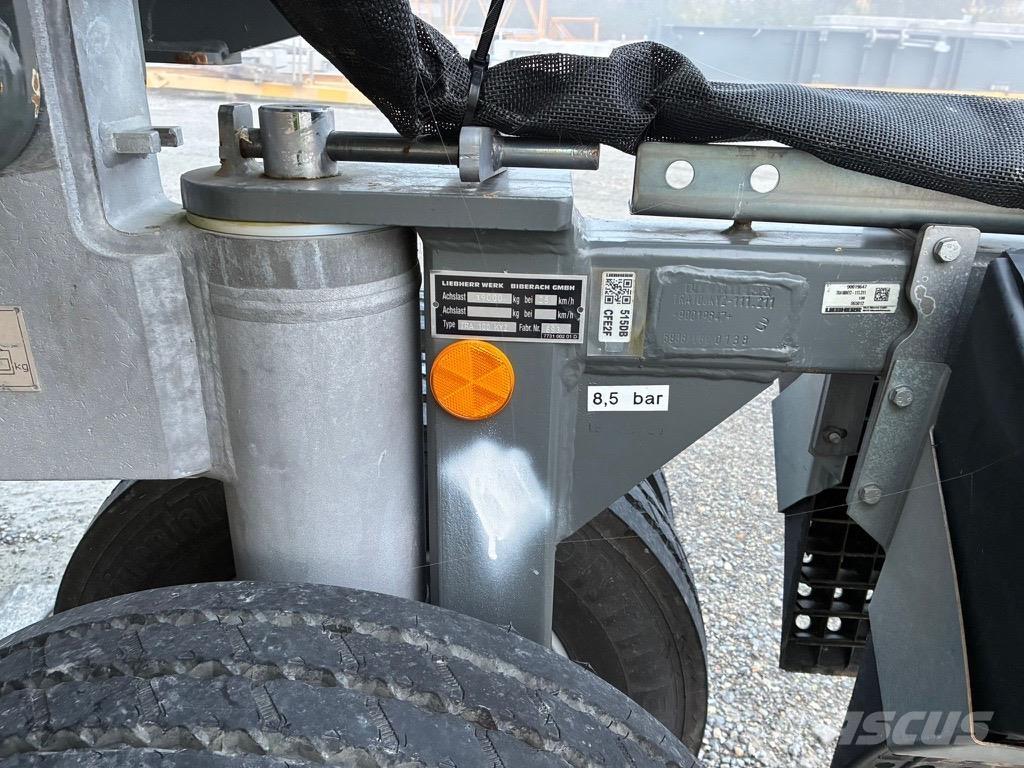 Liebherr L1-32 Tower cranes