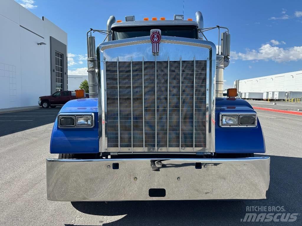 Kenworth W 900 Prime Movers