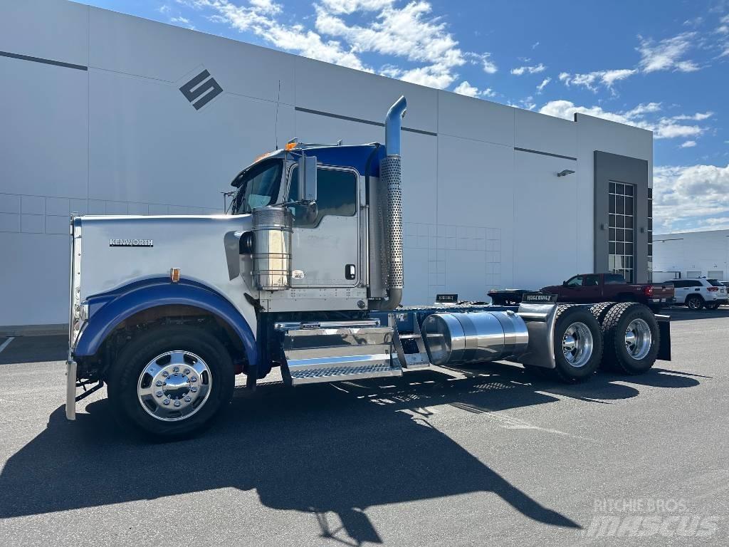 Kenworth W 900 Prime Movers