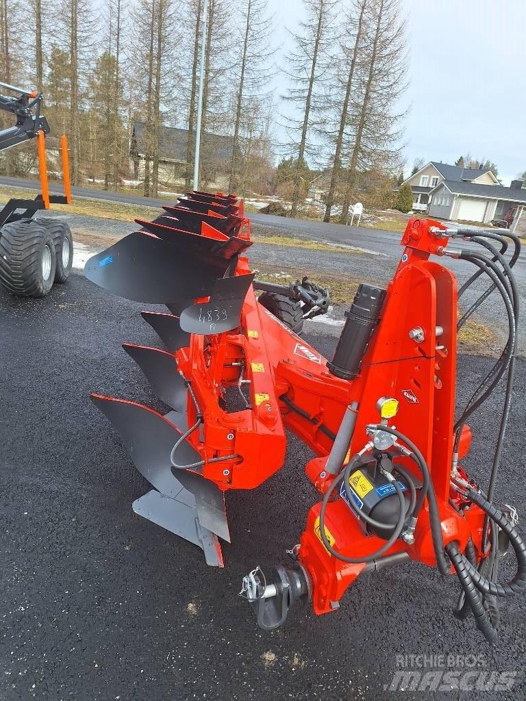 Kuhn Vari-Master 123 Reversible ploughs