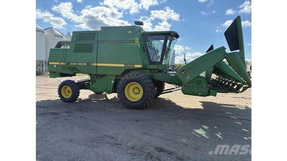 John Deere 9550 Combine harvesters