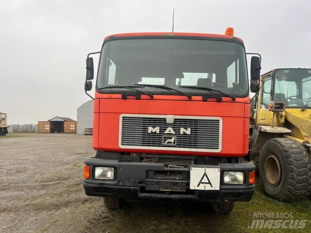 MAN F 08 Tipper trucks