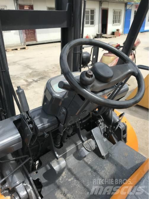 TCM FD 30 Diesel trucks