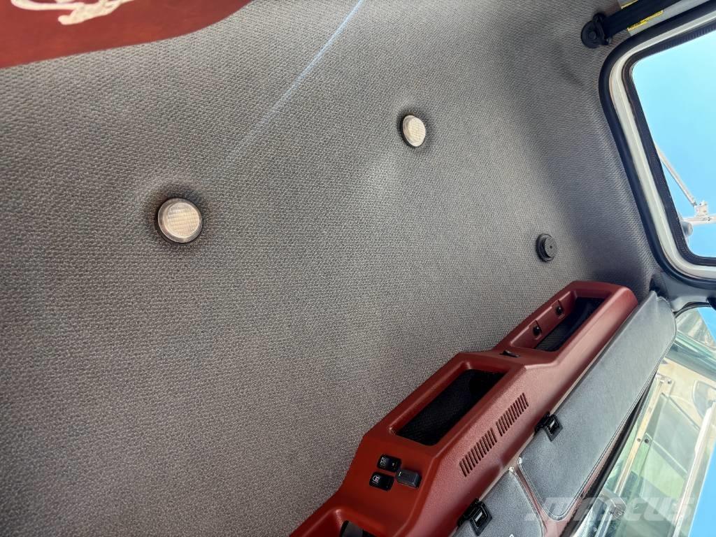 Mack CHU 613 Recovery vehicles